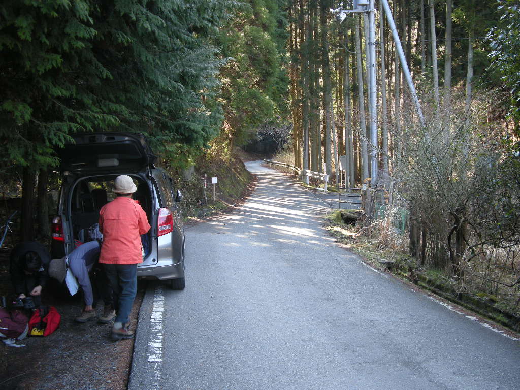 No204 ポンポン山　福寿草観賞に登ったが・・・・_b0185573_1005581.jpg