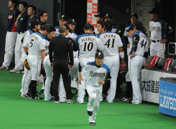 【ライオンズ戦】逆転さようならの夕べ【開幕第二戦】_e0126914_2305432.jpg