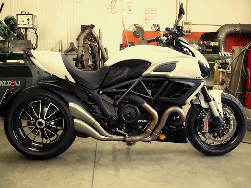 Diavel の Exhaust_f0004270_20373522.jpg