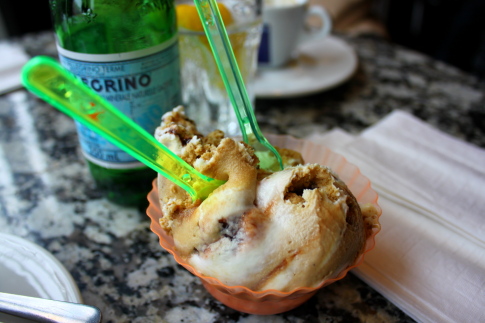 Caffe Calabria@Commercial Dr._d0129786_1516446.jpg