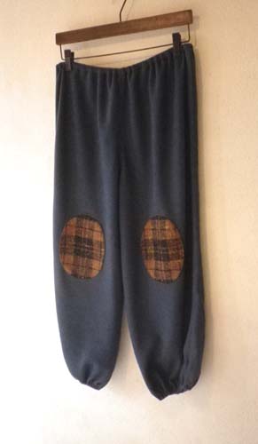 ブルー生地にチェックのひざ充て付きパンツ (フルオーダー)_b0199696_14125017.jpg