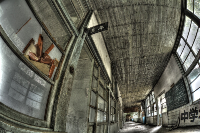 HDR紀行 in Y町立S中学校跡【廊下編】_e0135098_5195977.jpg
