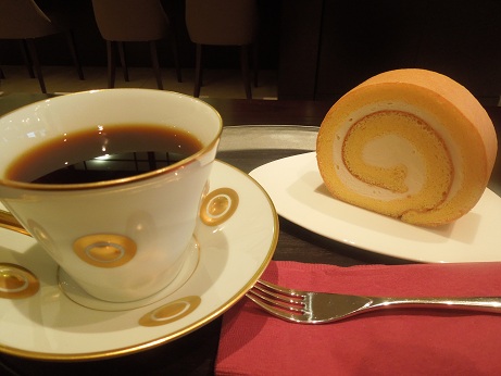 念願のロールケーキ♪ ~ミディ・アプレミディ(京都)~_c0235725_17482717.jpg