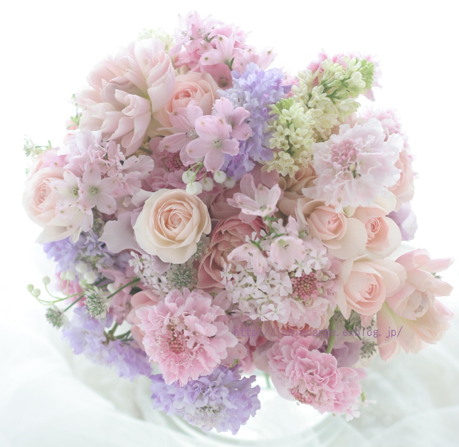 シェアできるブーケ しゅわしゅわのロゼワイン 淡い紫と淡いピンク 学士会館様へ 一会 ウエディングの花