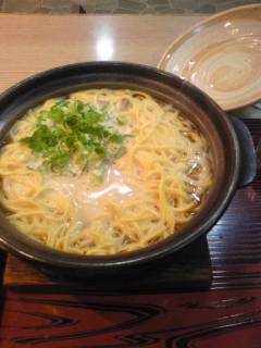 花見行かずに鍋焼きラーメン_c0034396_2081977.jpg