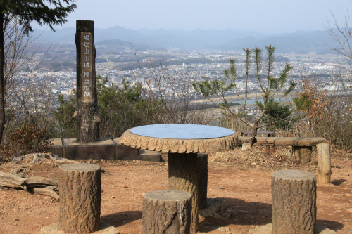 鳩吹山で満開のカタクリを楽しむ　313.5ｍ　　岐阜県_d0055236_083287.jpg