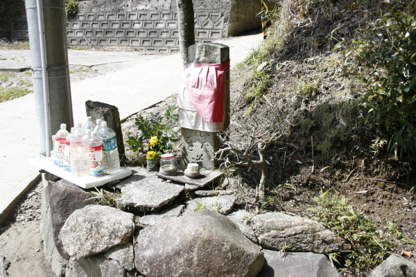 藍那の辻の道標と伝和泉式部の塔_b0118987_15473041.jpg