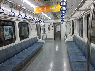 ２０１２年３月　釜山　朝の静けさの西面駅_e0204573_034467.jpg