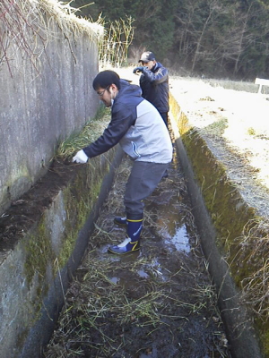 農業用水路清掃活動_c0193896_1646256.jpg