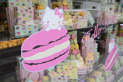 Hello Kitty @ Ladurée - ハロー・キティーがラデュレに_a0231632_2495718.jpg