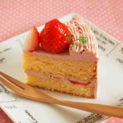 今日のお菓子 ピンク色のショートケーキ お菓子教室コンフォタブルより スイーツのある生活