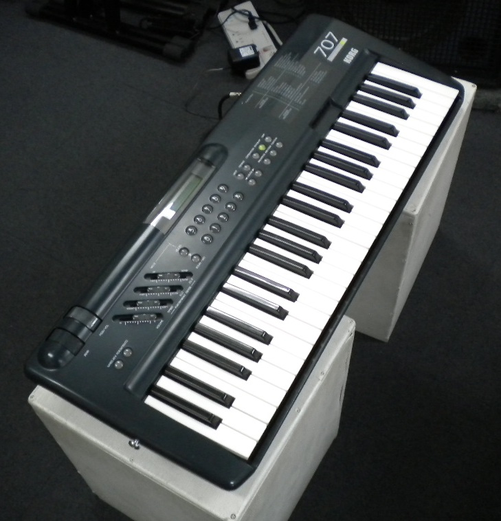 KORG コルグ シンセサイザー 707 - 鍵盤楽器