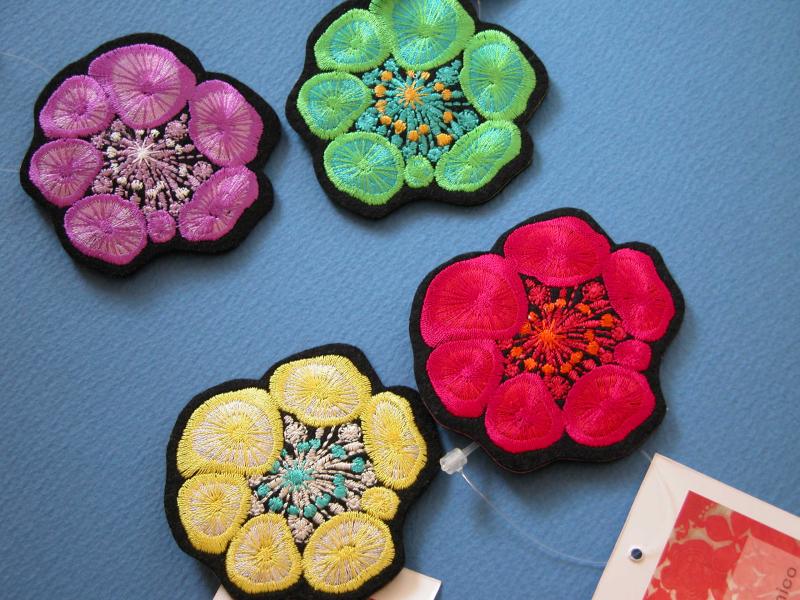 長野訓子さんの刺繍ブローチも届きました☆_f0129557_12433326.jpg
