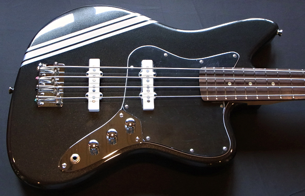 「Black MetallicのPsychomaster Bass 1本目」が完成〜!_e0053731_17514056.jpg