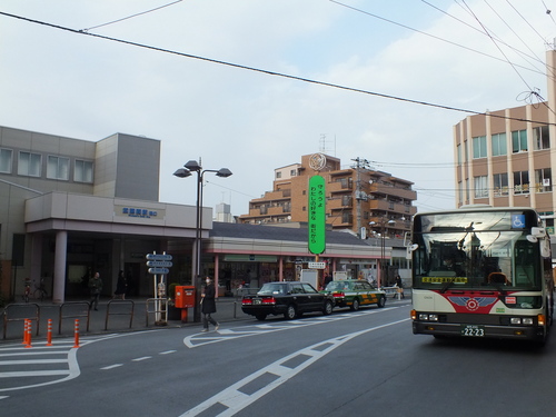 武蔵関の桜並木 黄色い電車に乗せて 武蔵関の桜並木 黄色い電車に乗せて