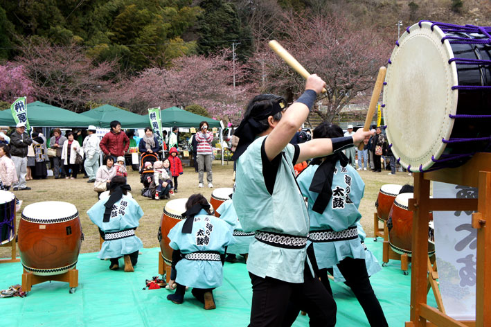 花は三分 人出は満開_b0145296_715249.jpg