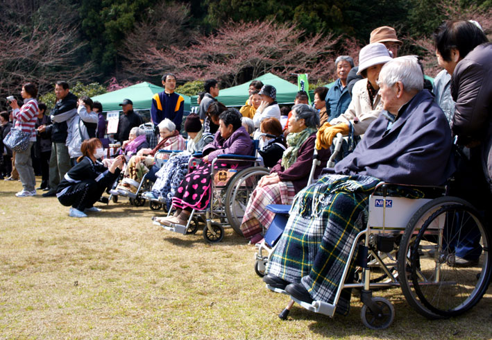 花は三分 人出は満開_b0145296_719158.jpg