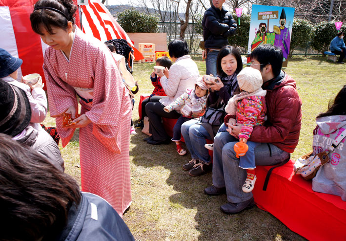 花は三分 人出は満開_b0145296_719326.jpg