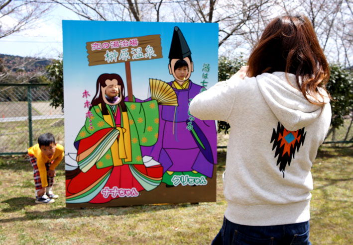 花は三分 人出は満開_b0145296_7203494.jpg