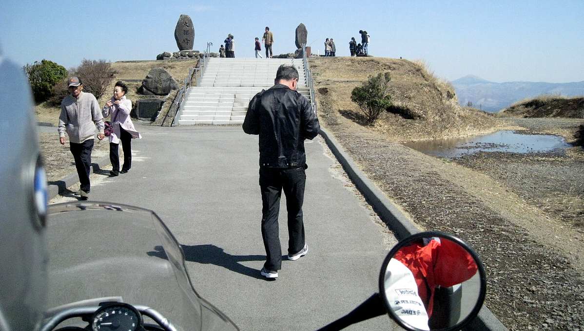 天空の道を見に九州へ　しかし出発の日は雨模様・・（。_;)_e0003910_17115143.jpg