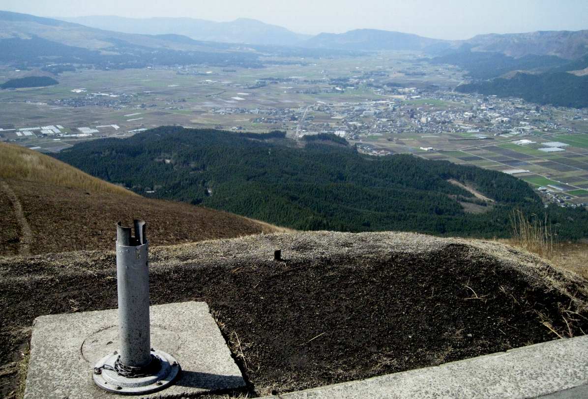 天空の道を見に九州へ　しかし出発の日は雨模様・・（。_;)_e0003910_1792177.jpg