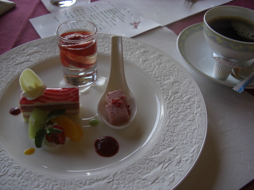 盛岡グランドホテル…桜御膳_a0123133_1432207.jpg