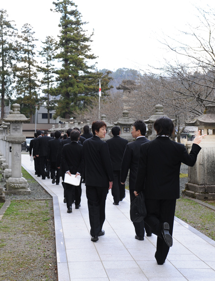初老【山泉会】白山神社参道石畳献納式_d0095673_11372052.jpg