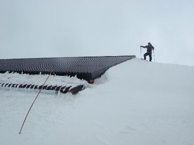 続くよ続く 雪の回廊、高く伸びろよ雪の壁_a0096989_17513554.jpg