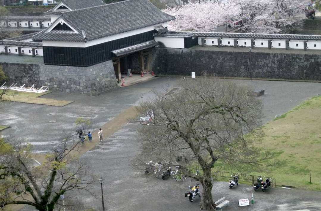 天空の道を見に九州へ　しかし出発の日は雨模様・・（。_;)_e0003910_20494413.jpg