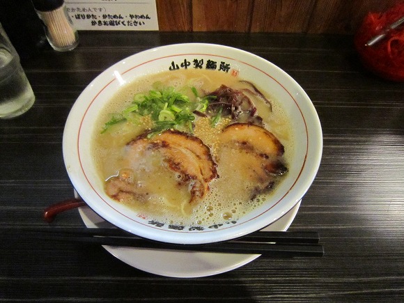 山中製麺所　／　船場に来た豚骨ラーメン_e0209787_1257244.jpg