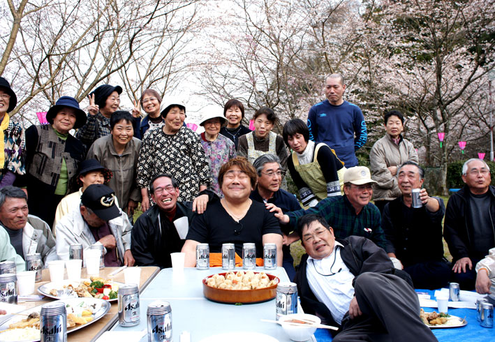 桜満開次々と_b0145296_785252.jpg
