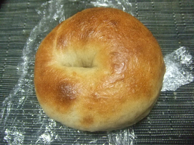 かもめベーグル 生ハム&クリームチーズサンド_f0076001_2348190.jpg