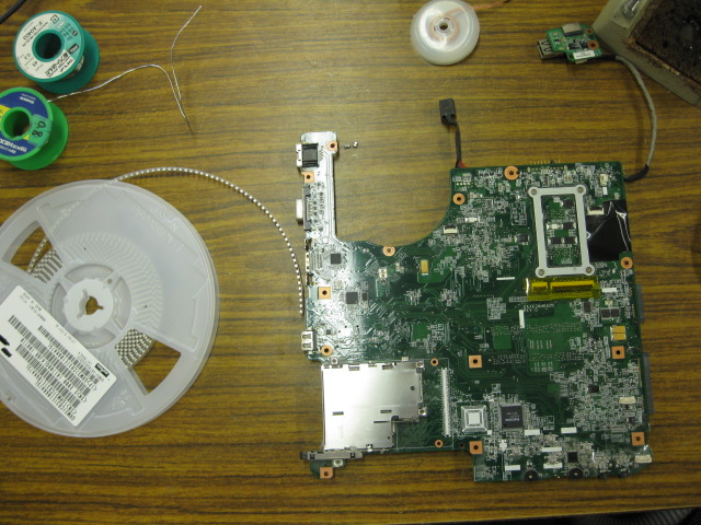 NEC LL550/TG 画面が真っ暗なまま立ち上がらない : パソコン修理 NEC LL550/TG 画面が真っ暗なまま立ち上がらない : パソコン修理