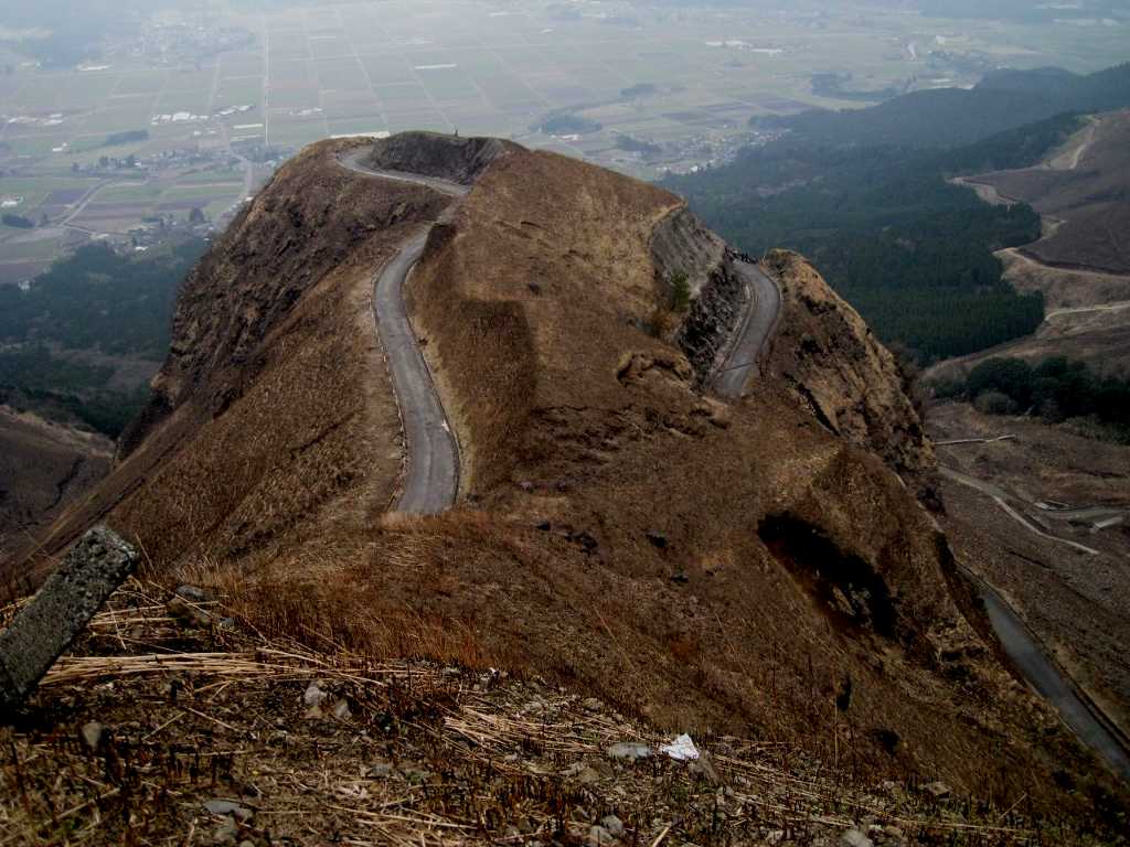 天空の道を見に九州へ　しかし出発の日は雨模様・・（。_;)_e0003910_7433555.jpg