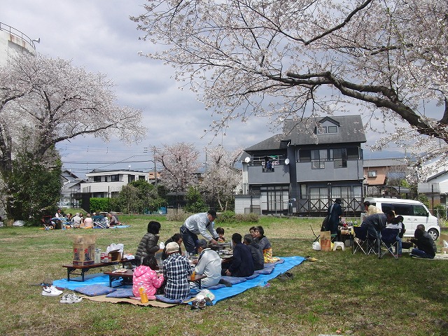 富士市上水道の泉ヶ丘配水地で駿河台3丁目の花見会_f0141310_7125882.jpg