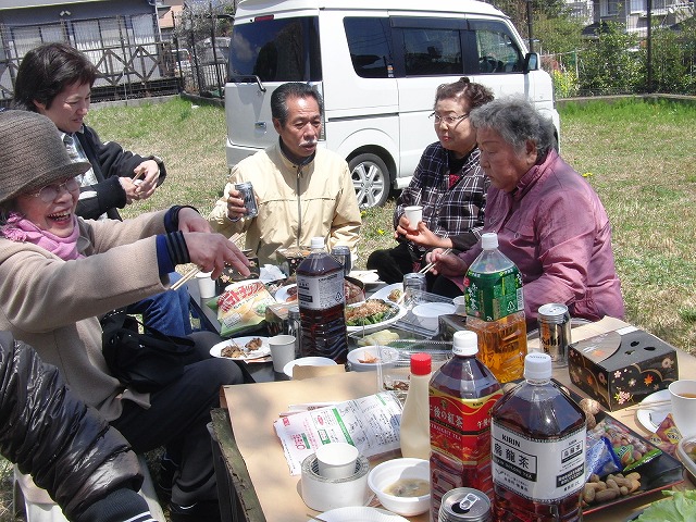 富士市上水道の泉ヶ丘配水地で駿河台3丁目の花見会_f0141310_716142.jpg