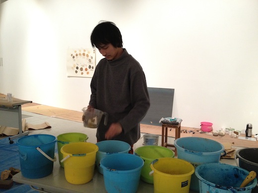  4/12 淺井展制作レポート04_泥絵制作開始 ASAI Yusuke Project Report 04_soil painting on the wall_c0216068_0183725.jpg