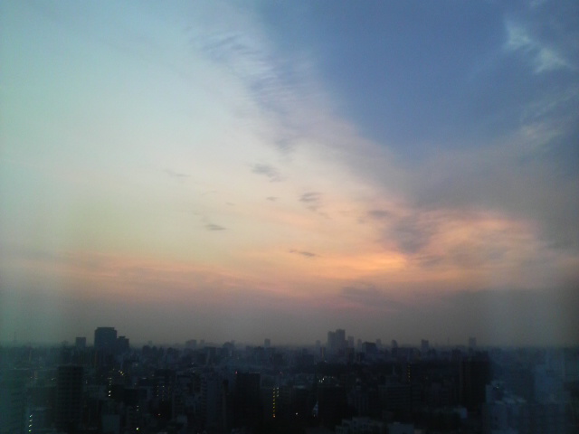 夜明け@編集部_a0142478_5375034.jpg