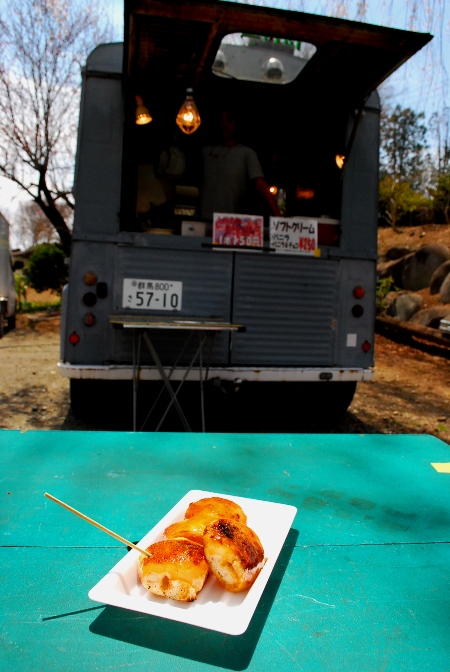 前沢屋のシトロエン焼きまんじゅうバス_c0177814_1730155.jpg