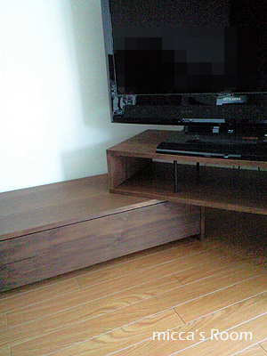 新しいテレビボード_b0245038_196365.jpg