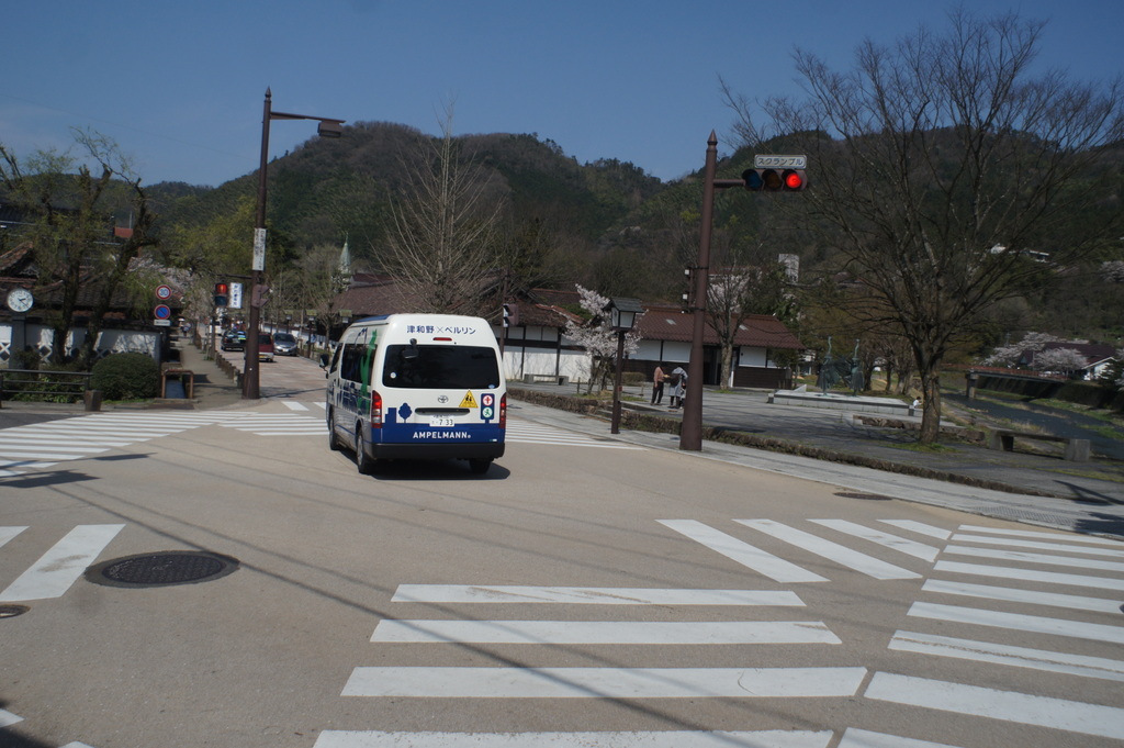 津和野町(唯一の)スクランブル交差点。_c0180686_2395790.jpg