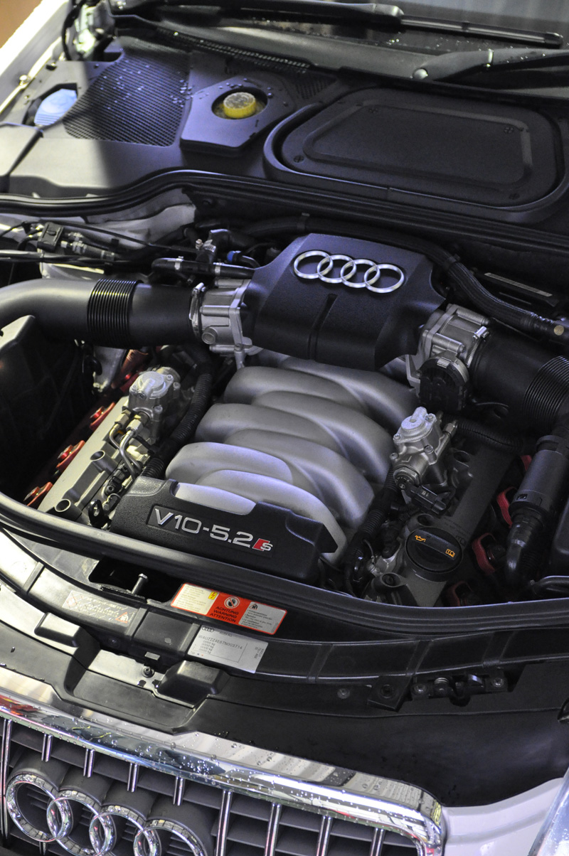 AUDI S8 V10 5.2 ご来店_a0083829_13545617.jpg