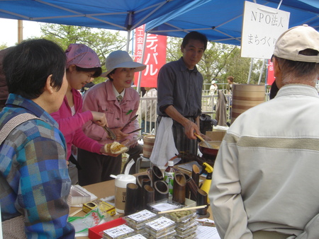 みさき里山クラブ：「第１９回 つつじフェスティバル」に出店_c0108460_2134213.jpg