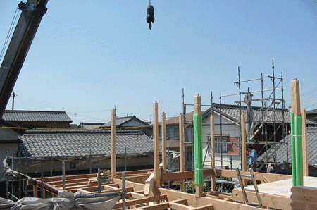 住宅密集地の棟上げ _c0220674_1341541.gif