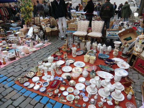 ジュドバル広場の蚤の市☆ : ドイツより、素敵なものに囲まれて①