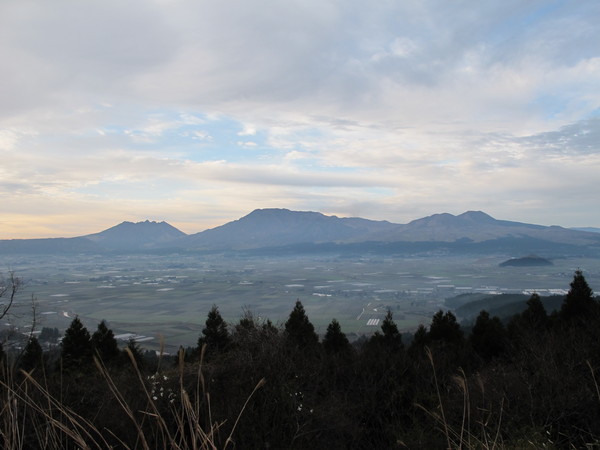 大戸ノ口峠から登る阿蘇根子岳とオキナグサ　2012・4・15_a0166196_21525230.jpg