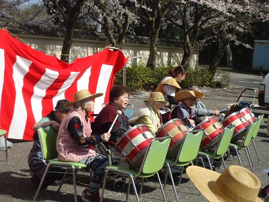 お花見だー①。_e0164724_1101121.jpg