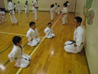 新発寒道場 春です 新しい道衣で稽古!_c0118332_2253273.jpg