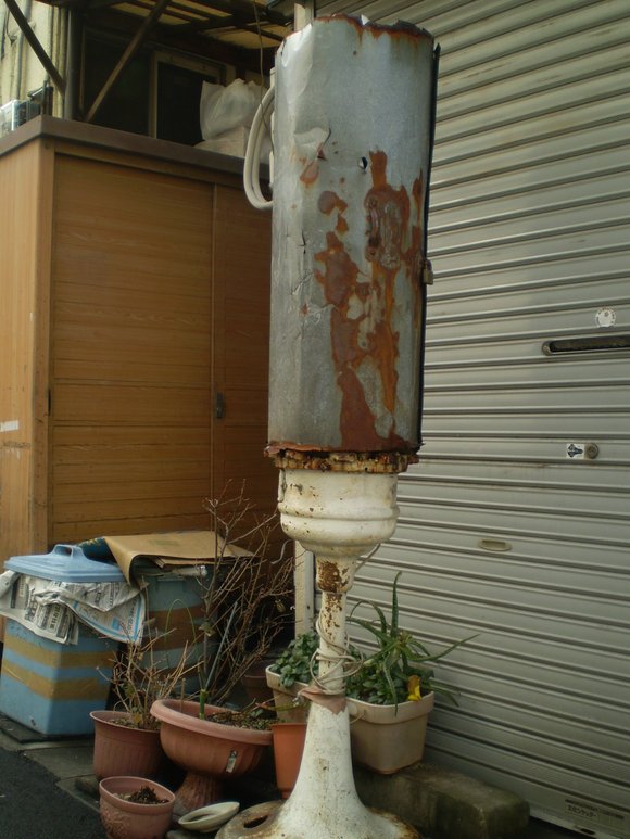 レトロ自販機 床屋さんサインポール等昭和の遺構 水徒然 レトロ自販機 床屋さんサインポール等昭和の遺構 水徒然