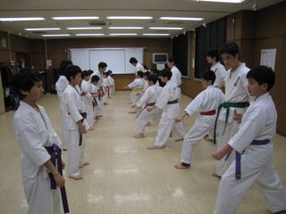 手稲教室 空手楽しんでます!_c0118332_2210168.jpg